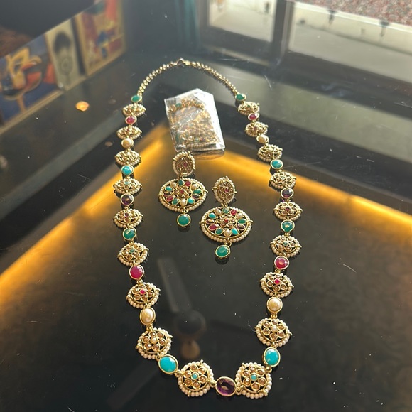Customised Jewelry - NWOT Colourful Necklace set with Maatha Teeka & matching earrings !